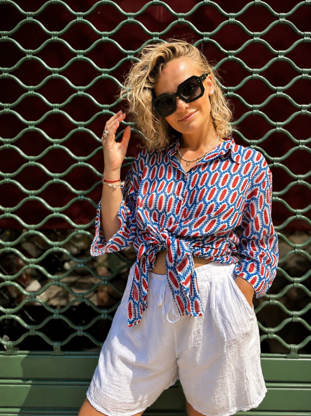 Atomic Saint Tropez — look chemise imprimée